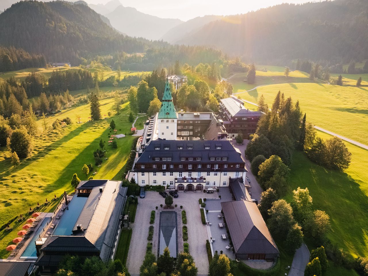 Luftaufnahme Schloss Elmau