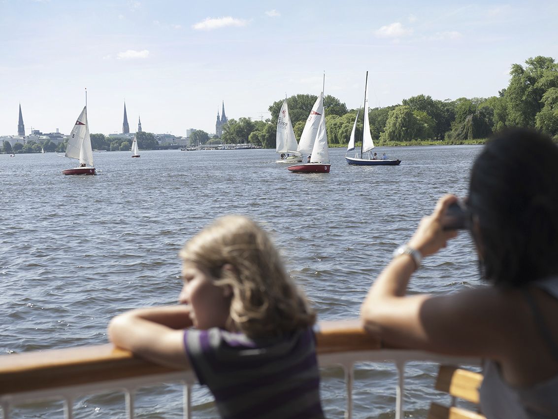 Segelschiffe auf der Alster