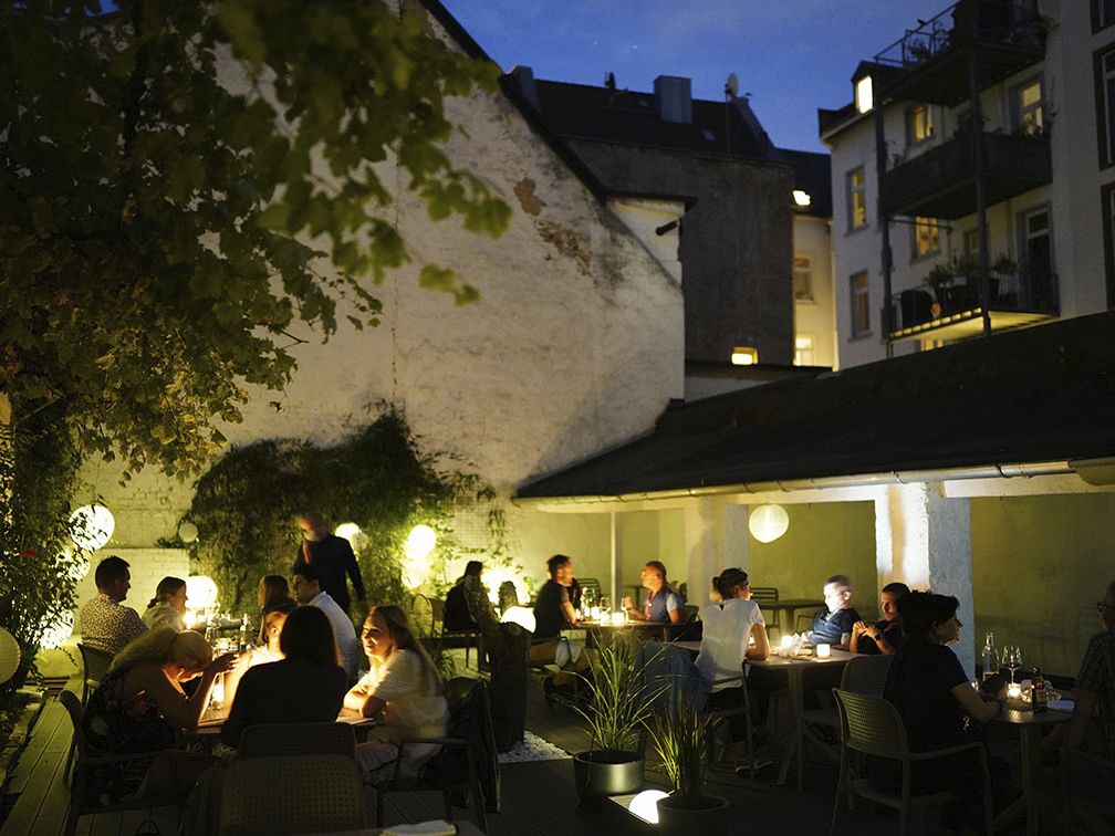 Die Terasse des Restaurants mit Bar Funky Mr. Salvador