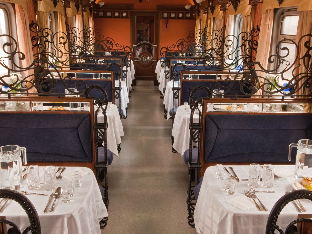 Ihr stilvoll eingerichteter Speisewagen