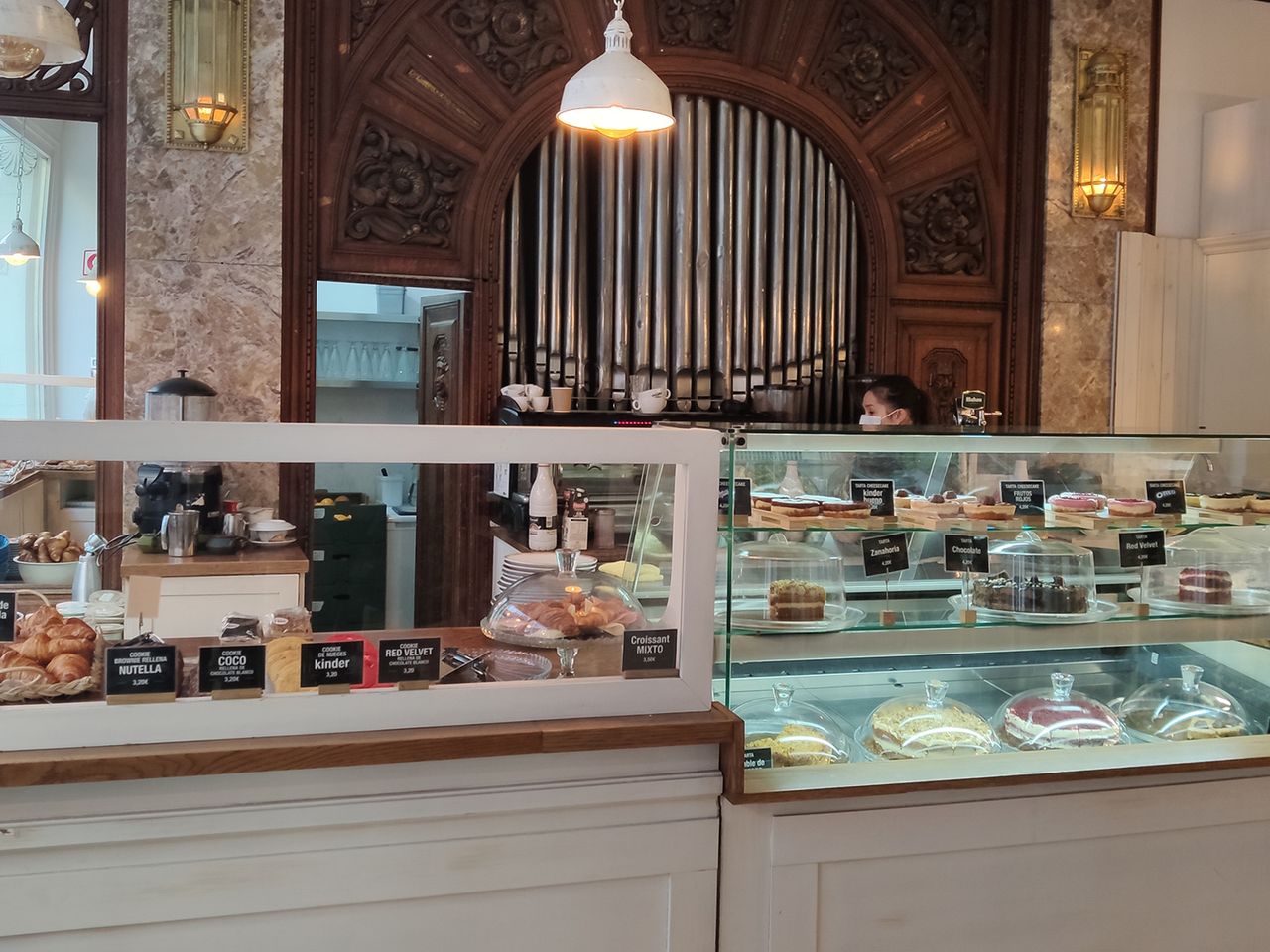 La Rollerie in Madrid, Ausgabe und Theke