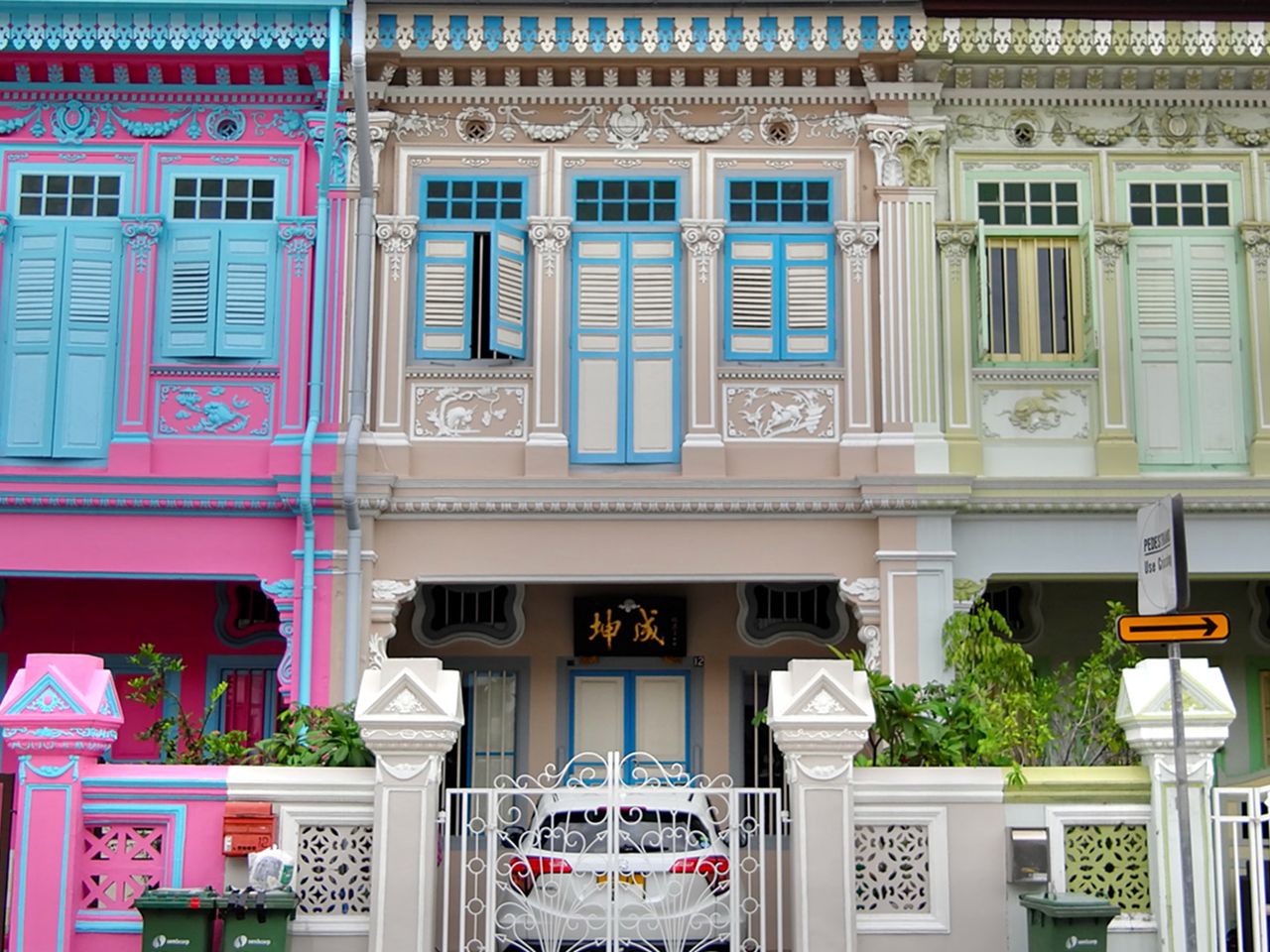 Bunte Fassaden der Shophouses in Singapur