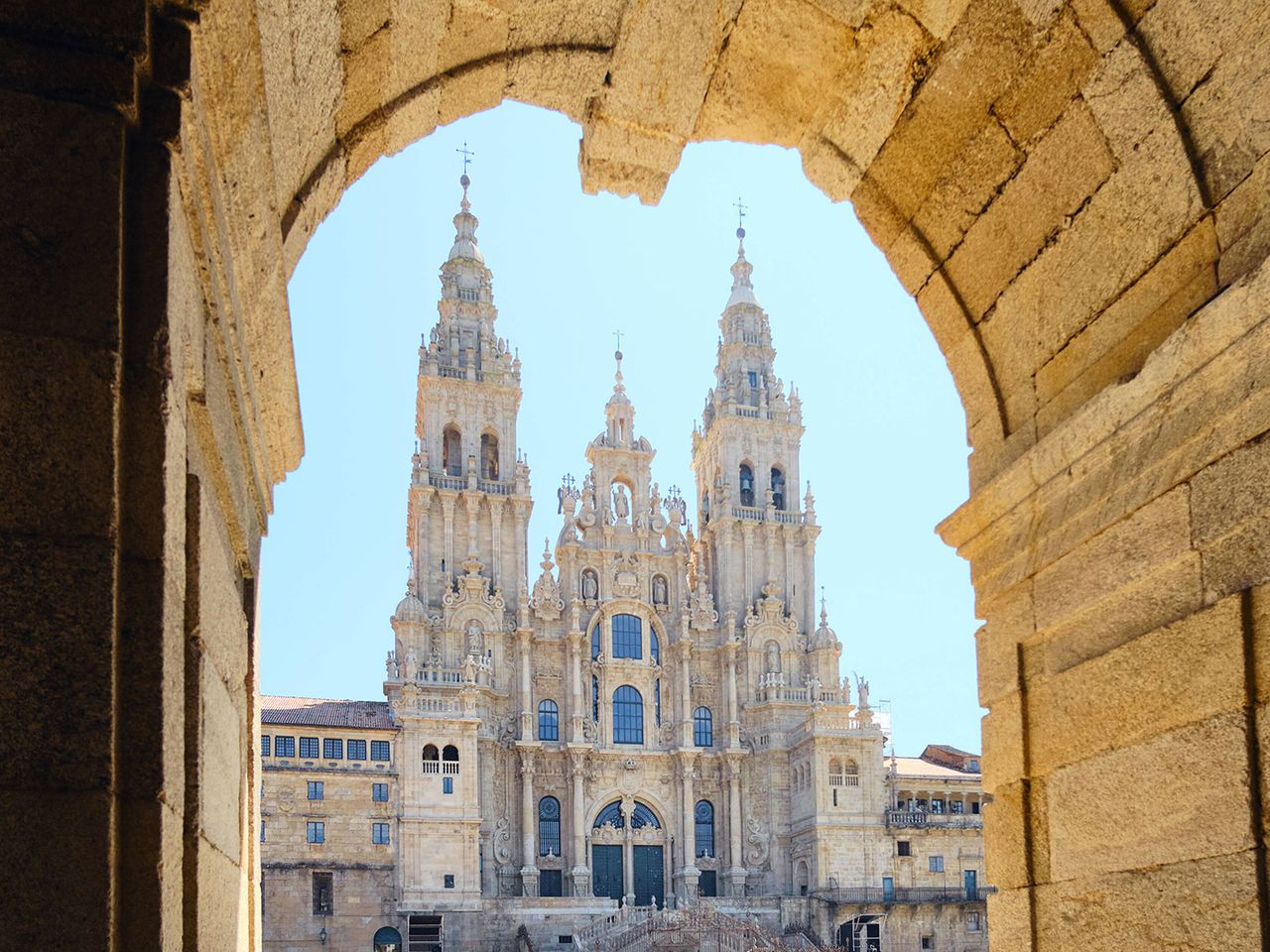 Wegmarkierung am Rande des Camino in Spanien