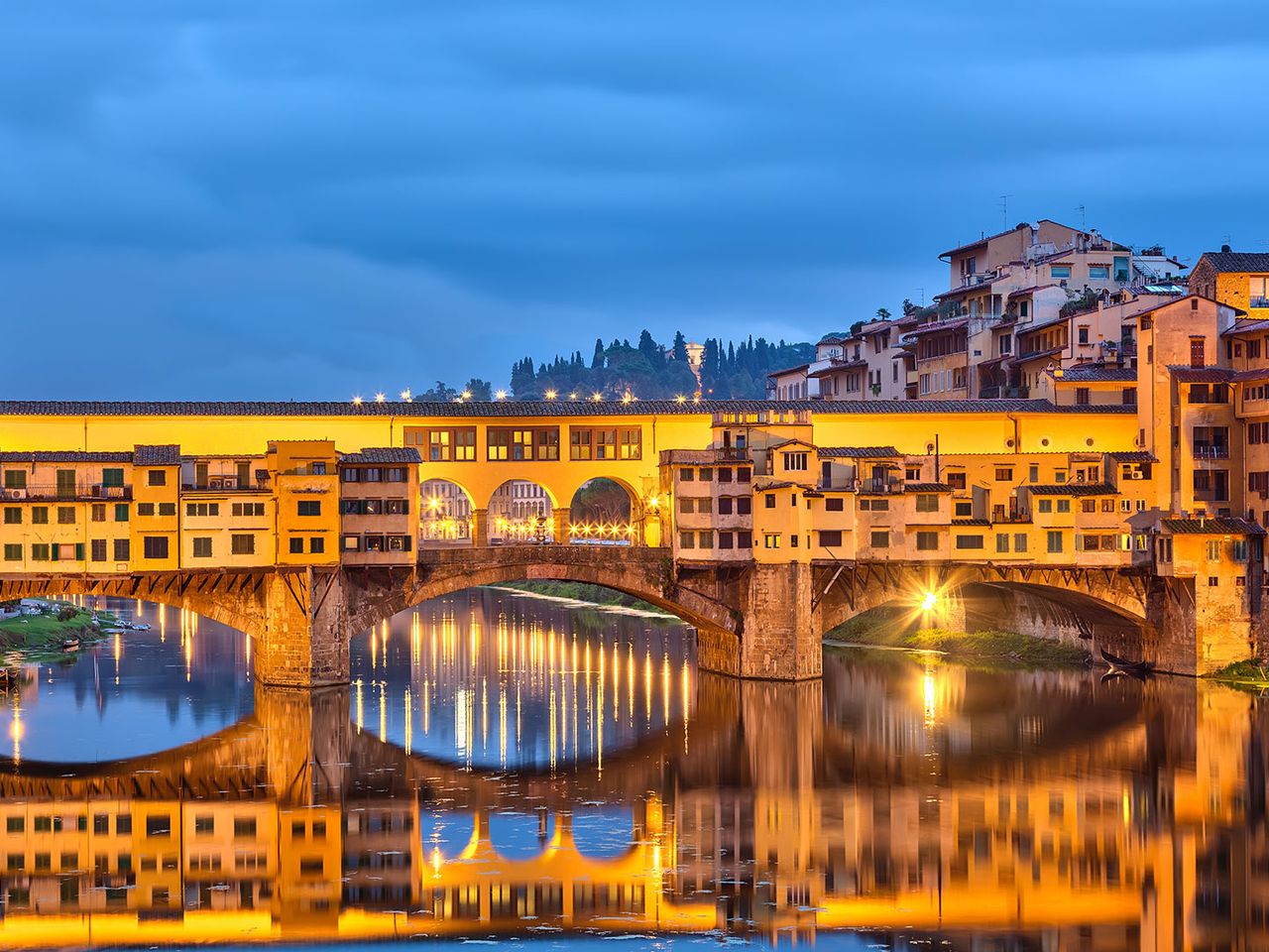Anblick der Ponte Vecchio bei Nacht