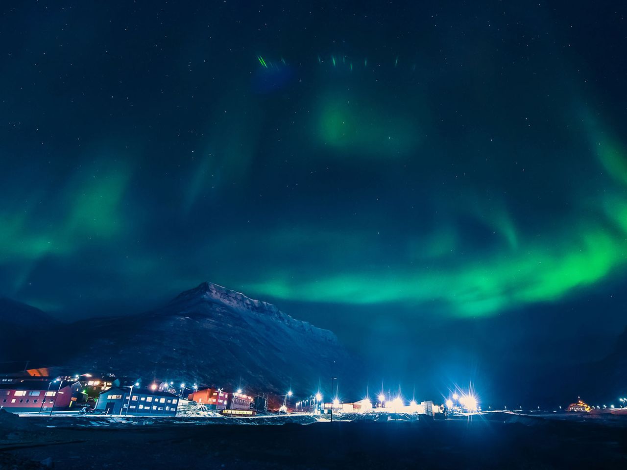 Polarlichter über der Inselhauptstadt Longyearbyen