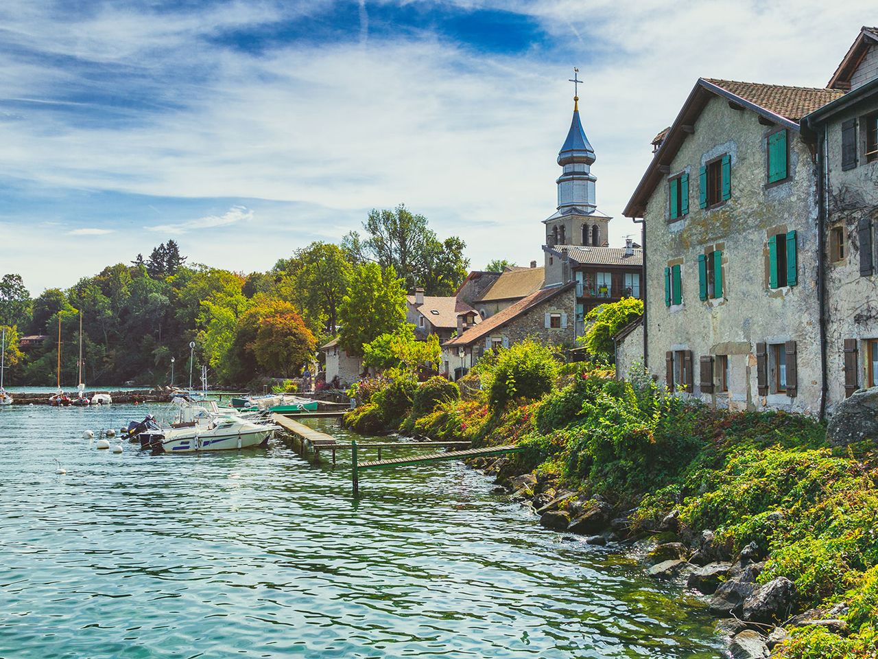Ufer von Yvoire am Genfersee