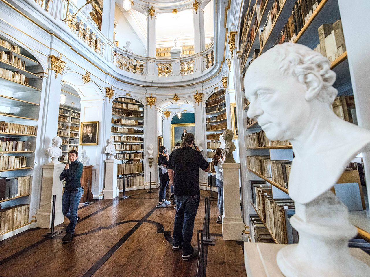 Herzogin Anna Amalia Bibliothek in Weimar von innen, Rokokosaal