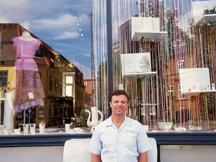 Möbelentwickler Karsten Lauritsen vor seinem „Designer Zoo"
