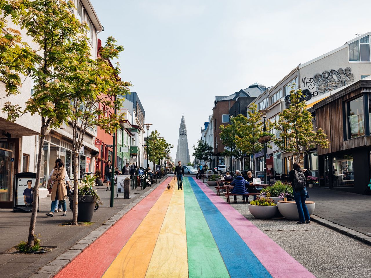 die berühmte Rainbow Street in Reykjavík
