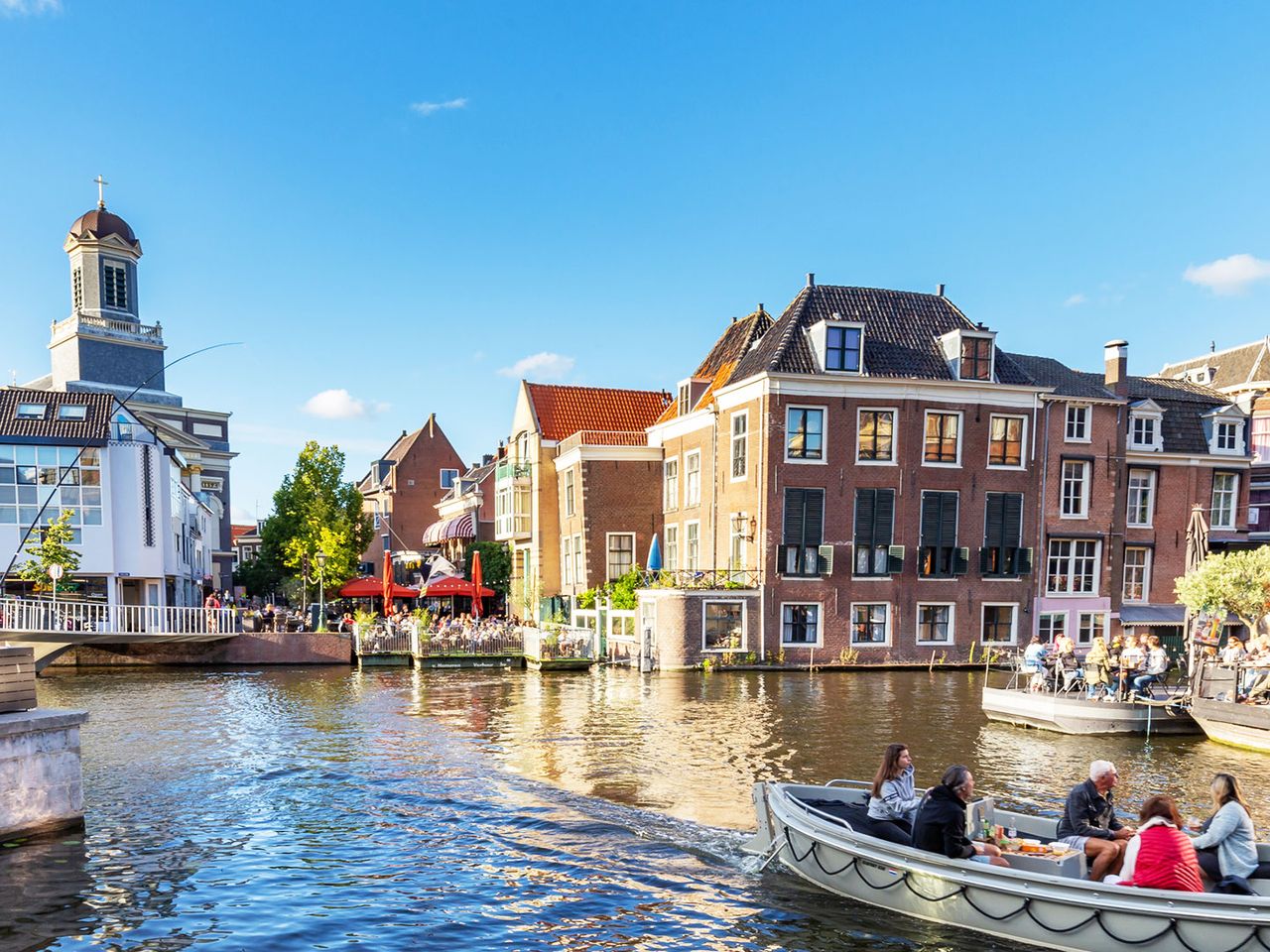 Grachtenfahrt in Leiden, Niederlande