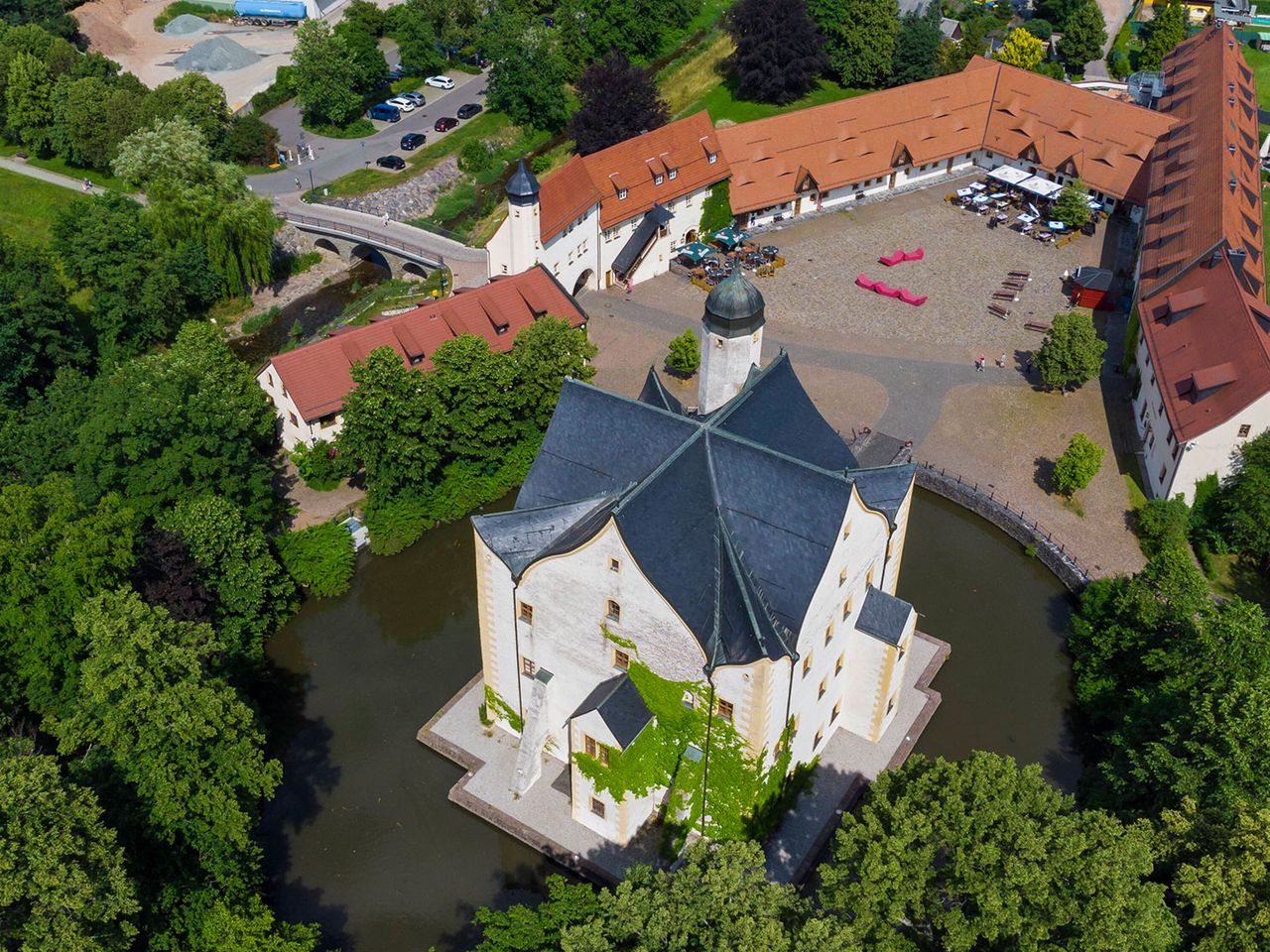 Wasserschloss Klaffenbach in Chemnitz von oben