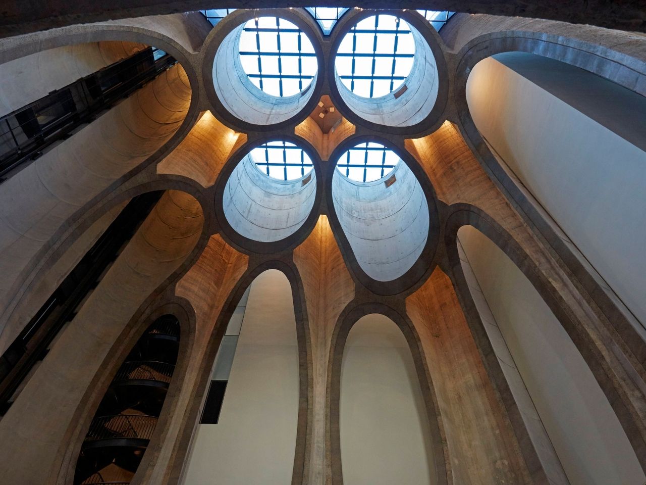 Blick in den Innenraum des Kunstmuseums Zeitz MOCAA
