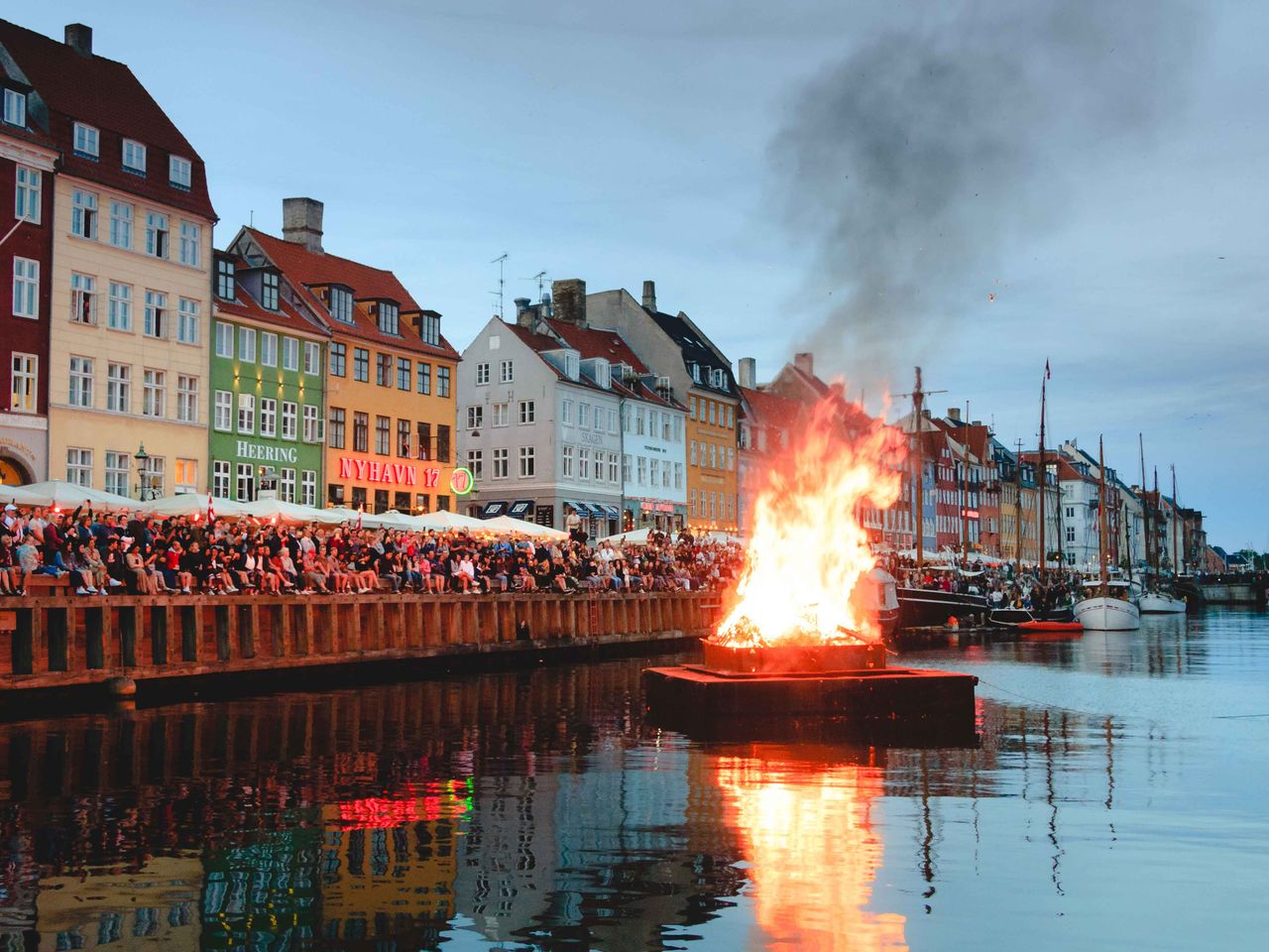 Sankthans Feuer in Nyhavn, Kopenhagen