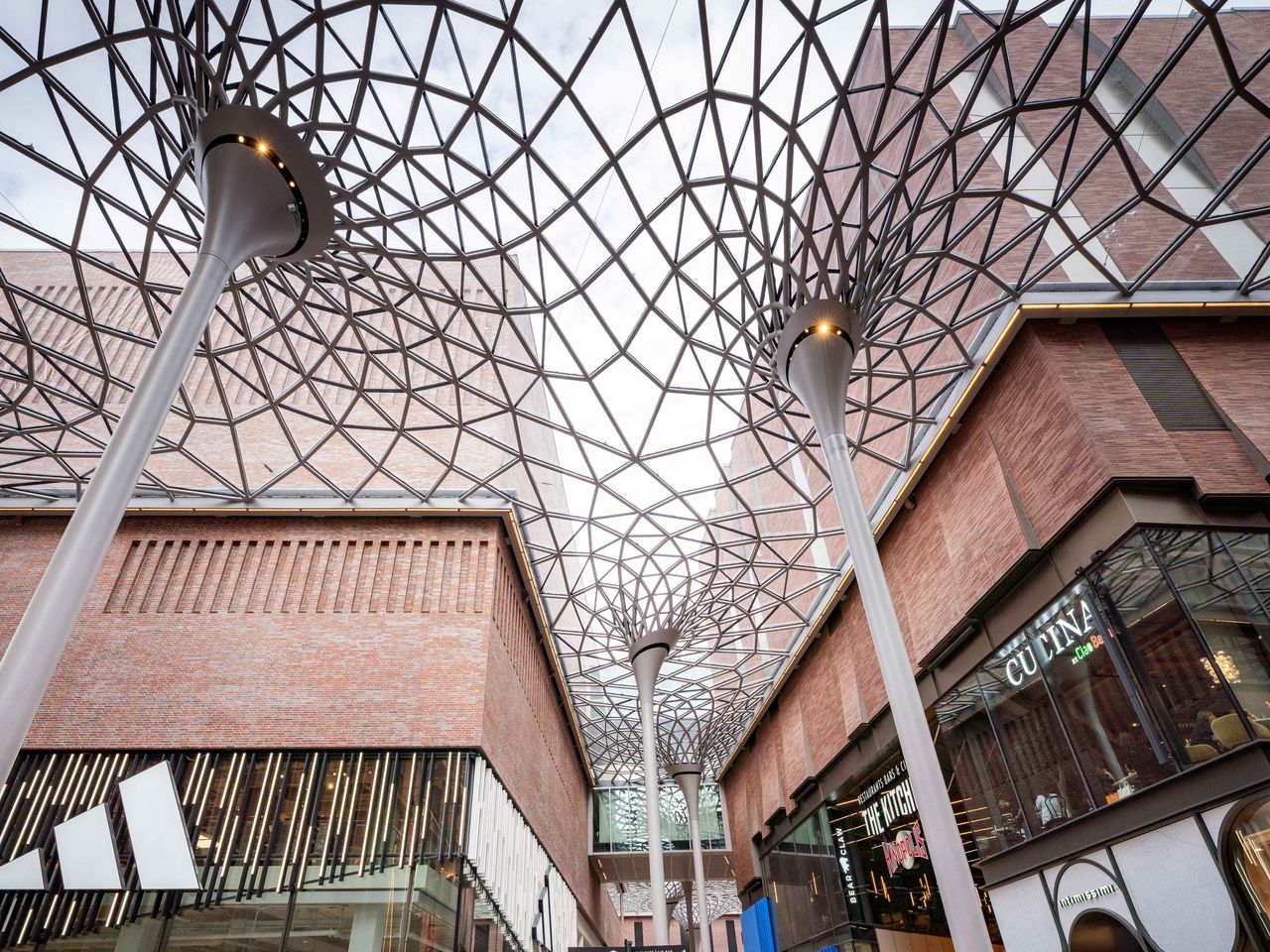 Blick auf das Westfield Überseequartier in der Hafencity