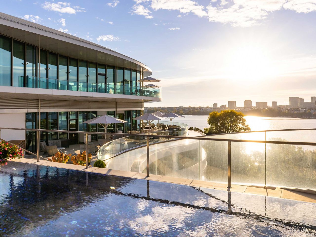 The Fontenay, Infinity Pool, in Hamburg