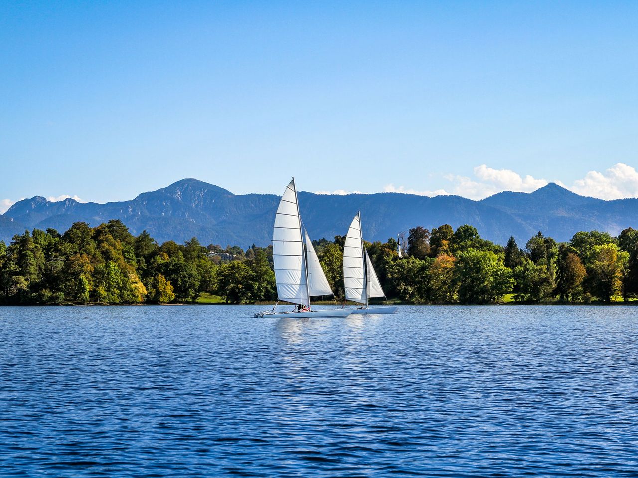 Segelboote auf dem Staffelsee in Bayern