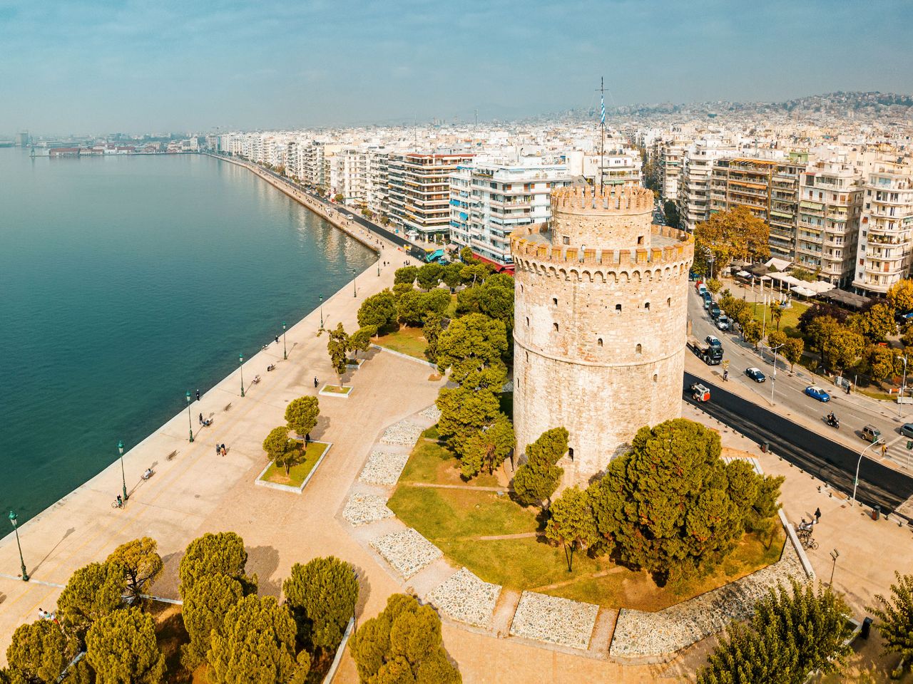 Weißer Turm und Hafen von Thessaloniki