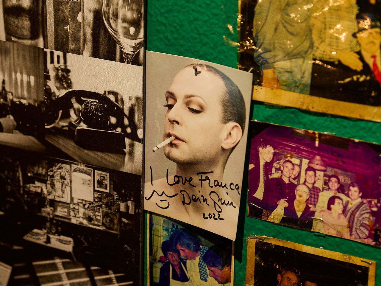 Cuneo, Fotowand mit Stammgästen