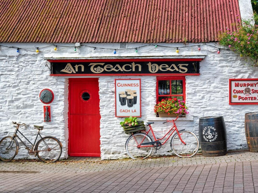 Pub front Clonakilty Co Cork_TI738VK