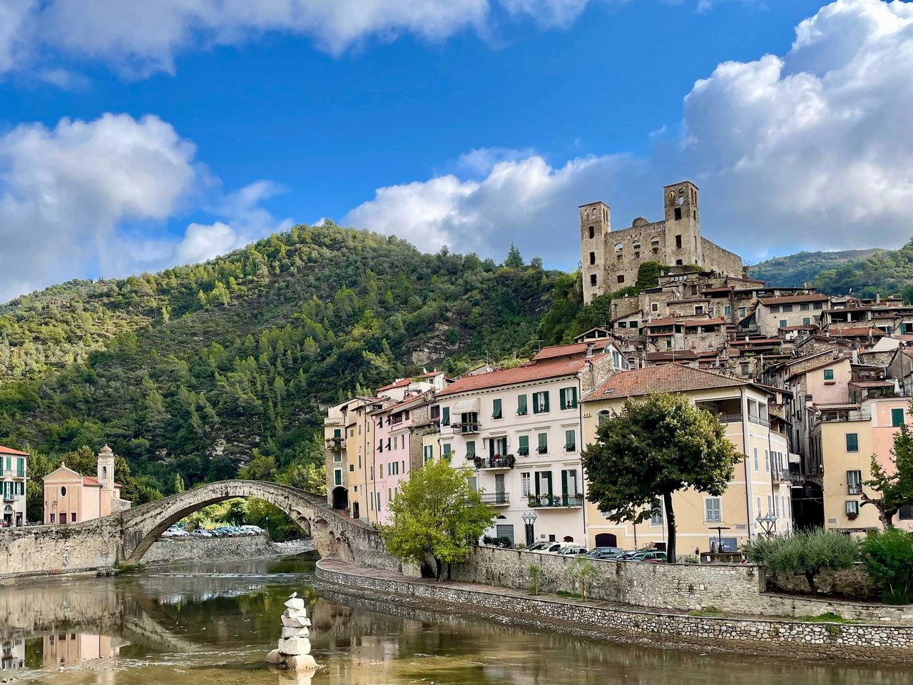 Blick auf Dolceacqua und die Ponte Vecchio