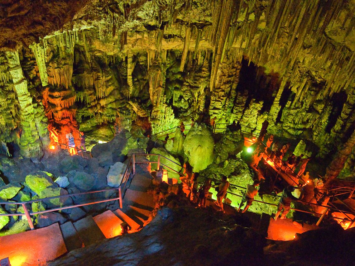Stalaktiten und Stalagmiten in der H&ouml;hle von Psychro auf Kreta
