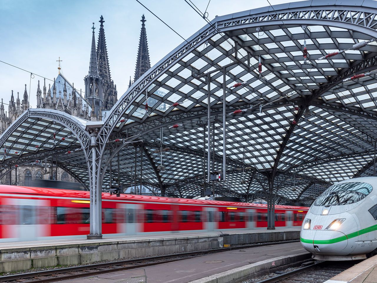 Zugreisen, Bahnhof Köln