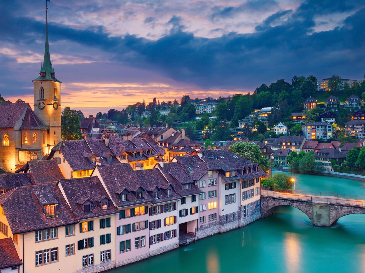 Bern und Fluss Aare am Abend