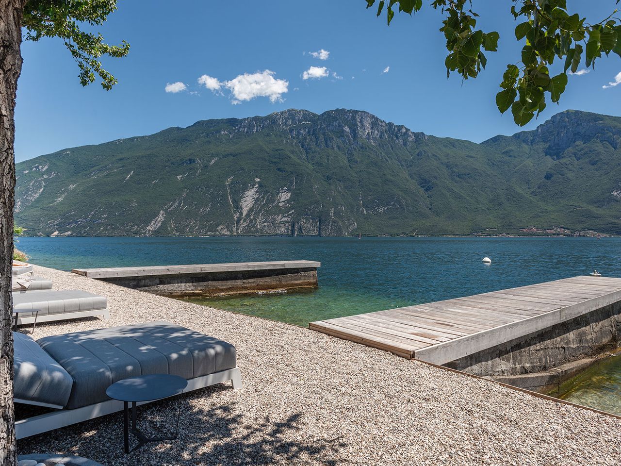 Privatstrand des Hotels EALA – My Lakeside Dream 