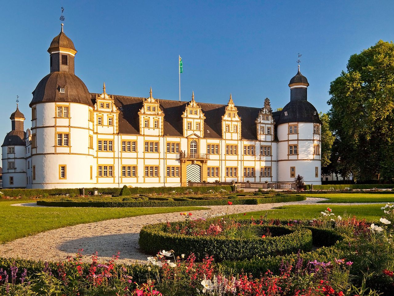 Schloss Neuhaus im Stadtteil Schloß Neuhaus, Paderborn