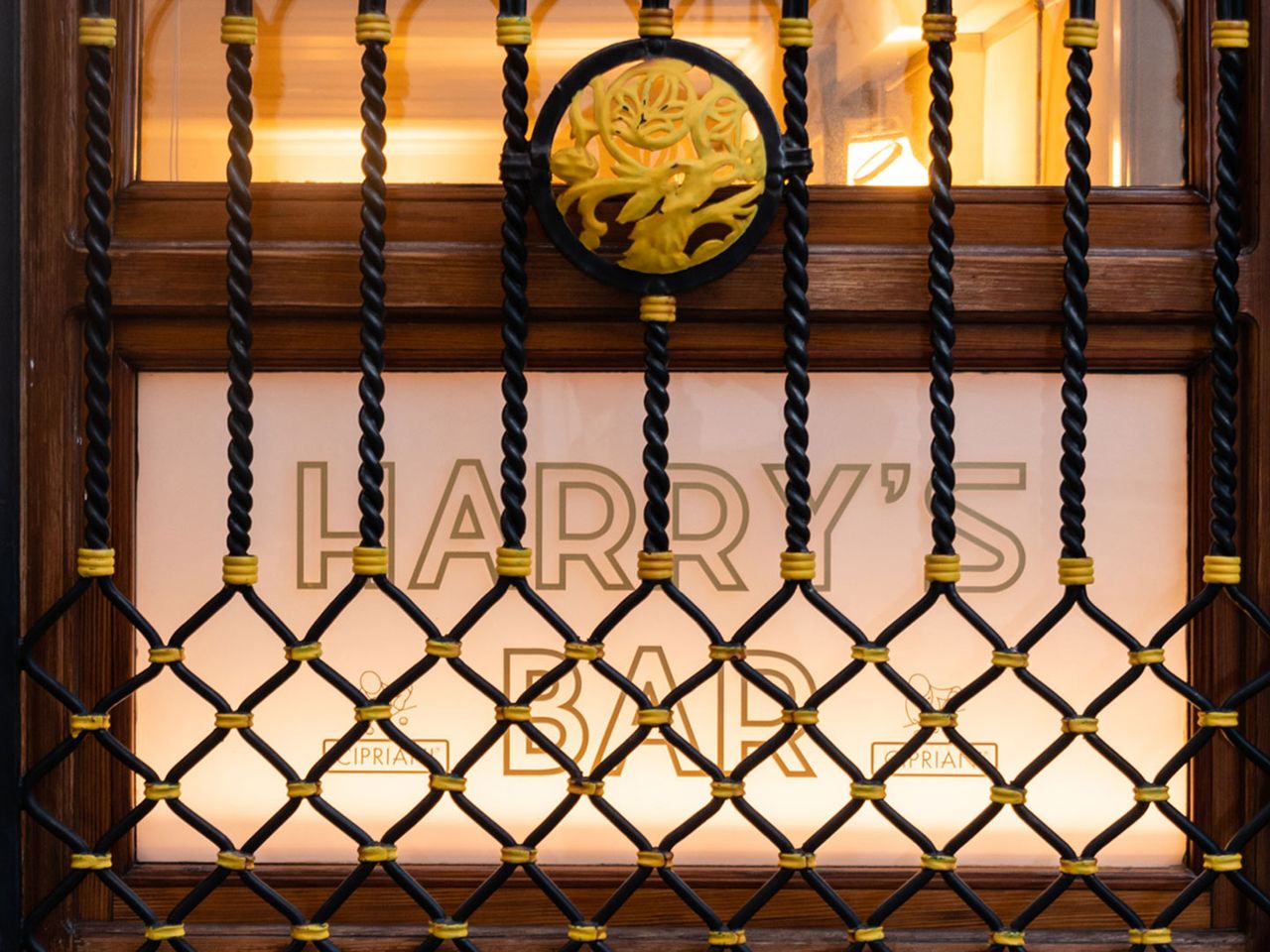 Die Harry's Bar in Venedig von außen