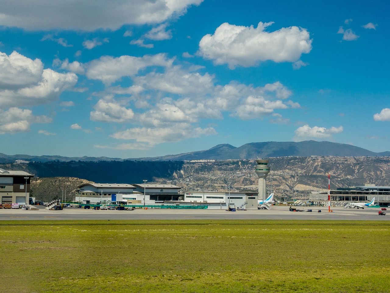 Blick auf den Flughafen von Baltra (Ecuador)