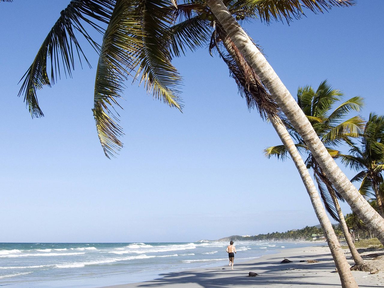 Mann an der Playa El Agua, Strand in Venezuela
