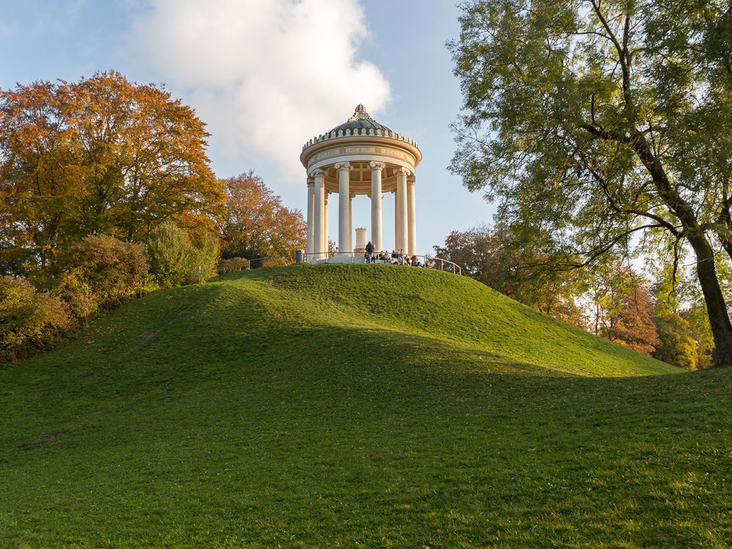 Blick auf den Monopteros im Englischen Garten