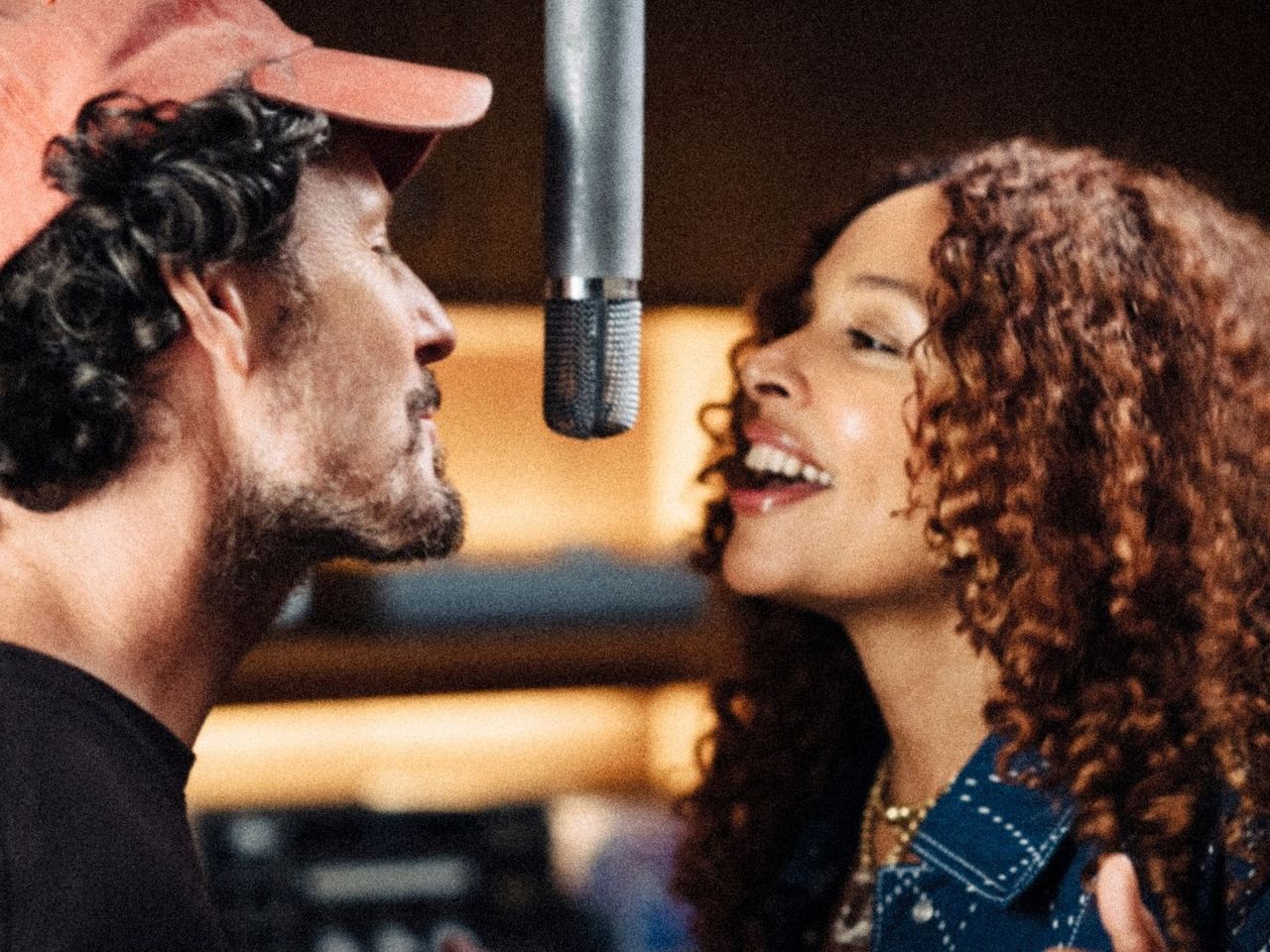 Joy Denalane & Max Herre am Mikrofon