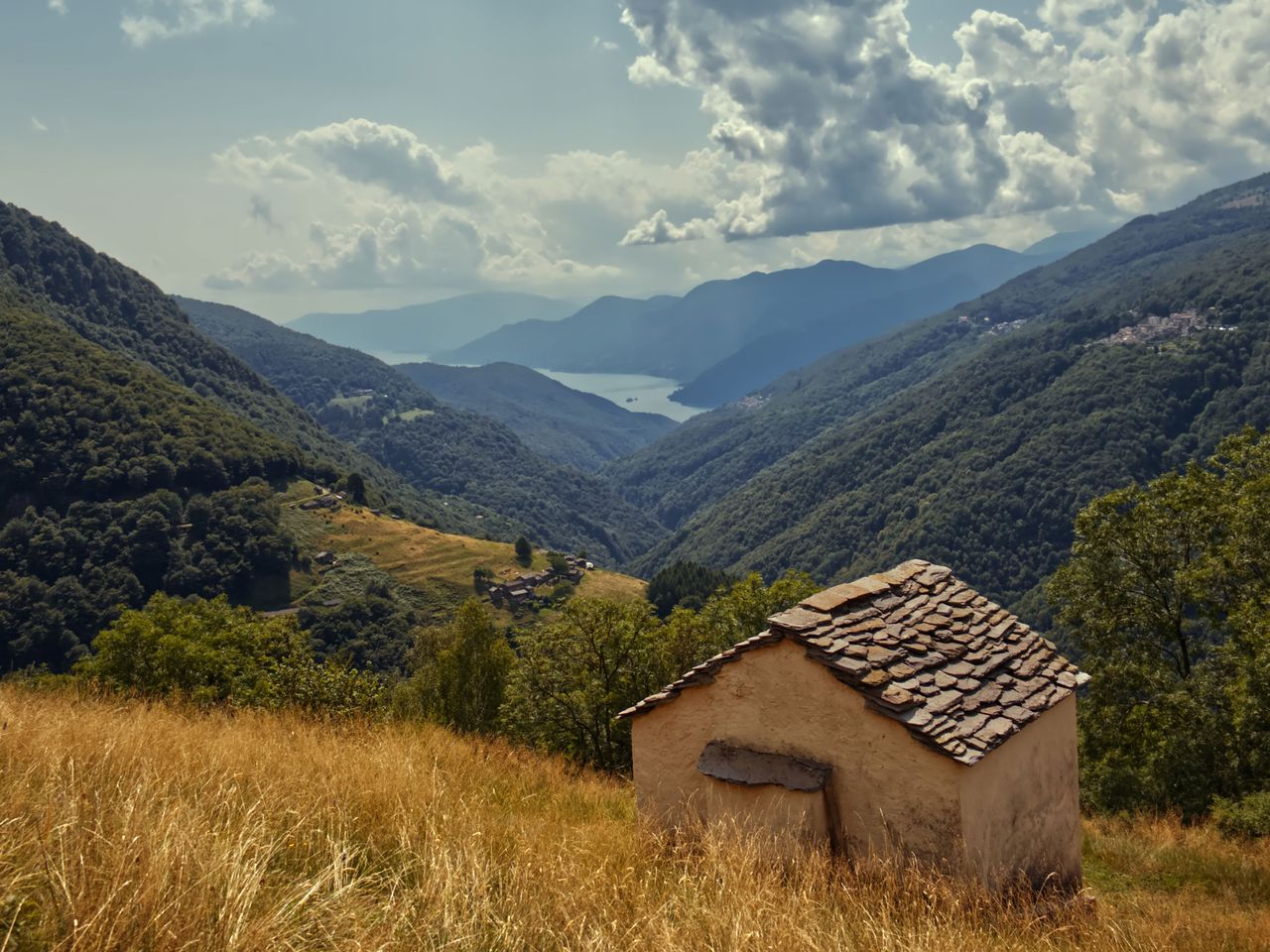 Monteviasco mit Blick auf Lago Maggiore