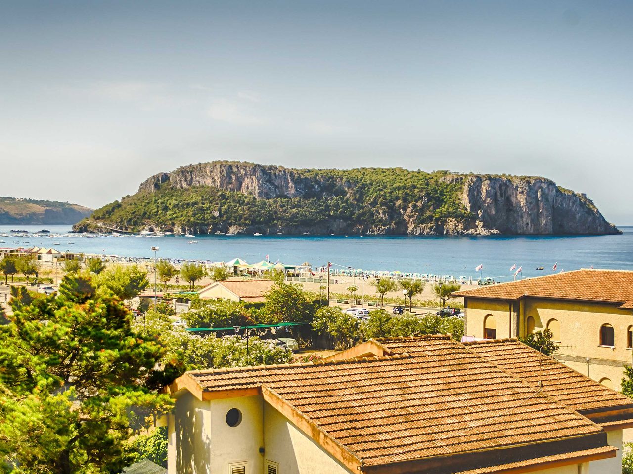 Blick von Praia a Mare zu Dino Island