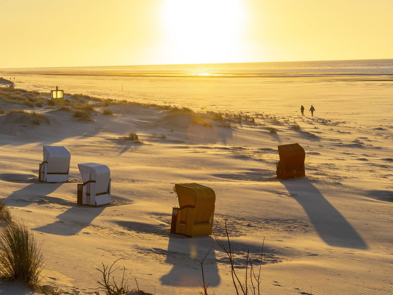 Strandk&ouml;rbe am Strand von Juist