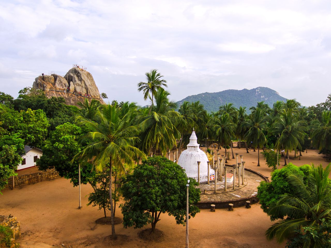 heiliger Berg Mihintale in Anuradhapura (Sri Lanka)