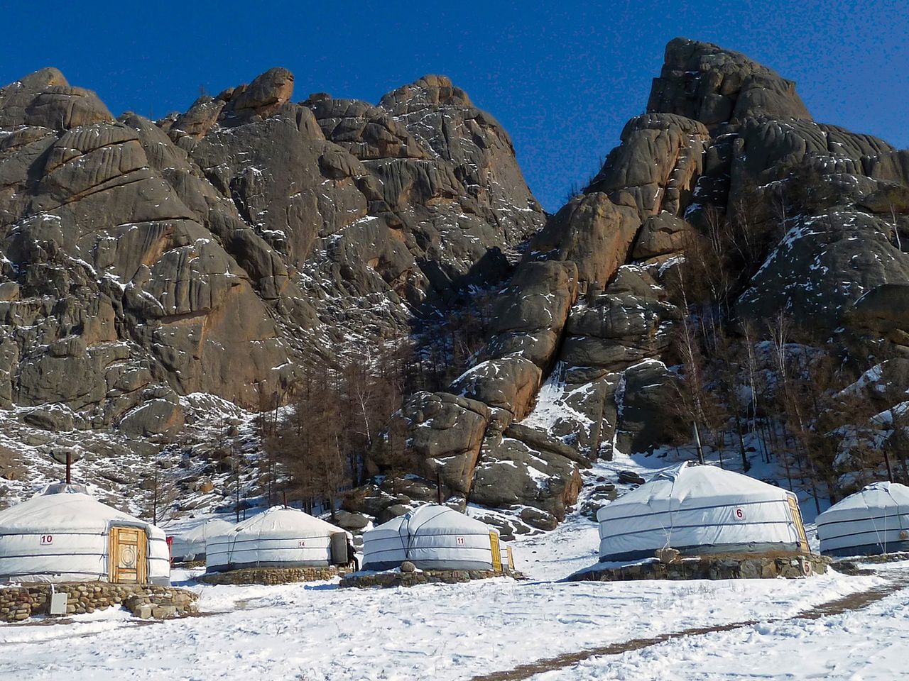 Jurten in der winterlichen Mongolei