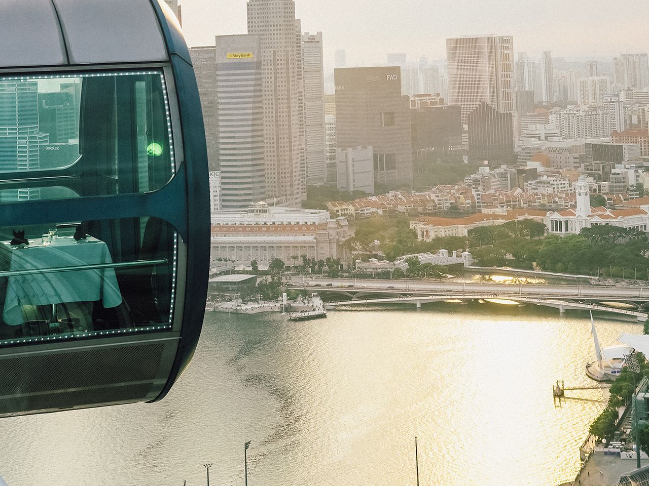 Von den Gondeln des Singapore Flyer haben Besucher:innen einen tollen Blick auf die Bay