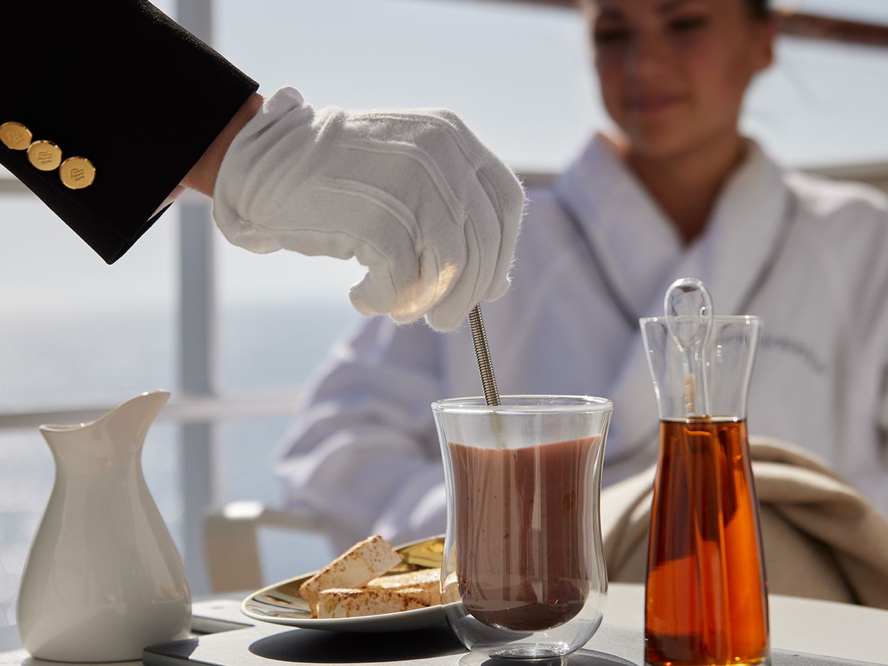 Frühstück auf dem Balkon der Suite