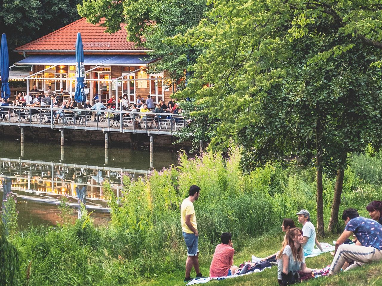 Blick auf den Steg vom „Bootshaus Stella“ in Charlottenburg.