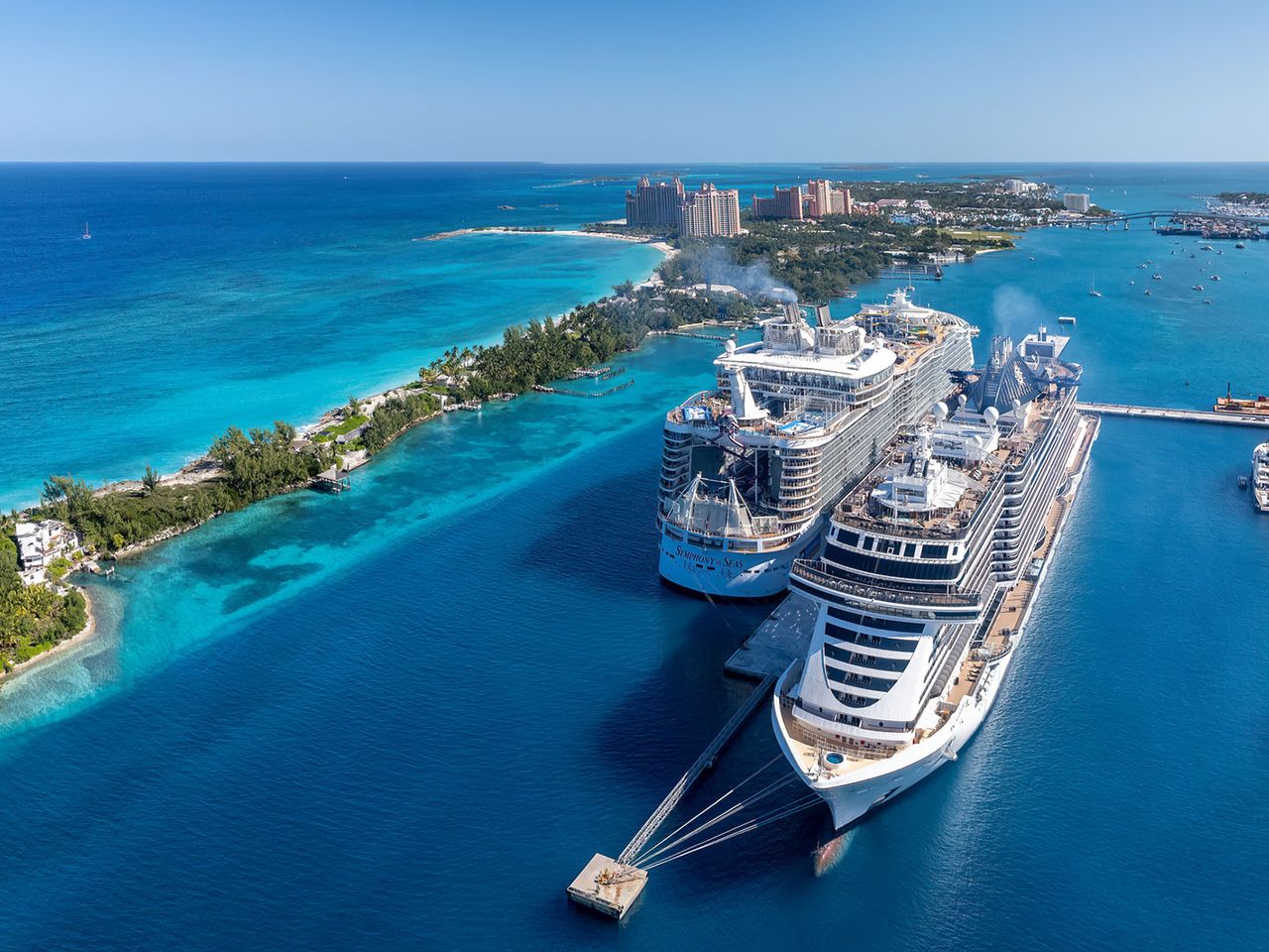 Kreuzfahrtschiffe im Hafen von Nassau auf den Bahamas
