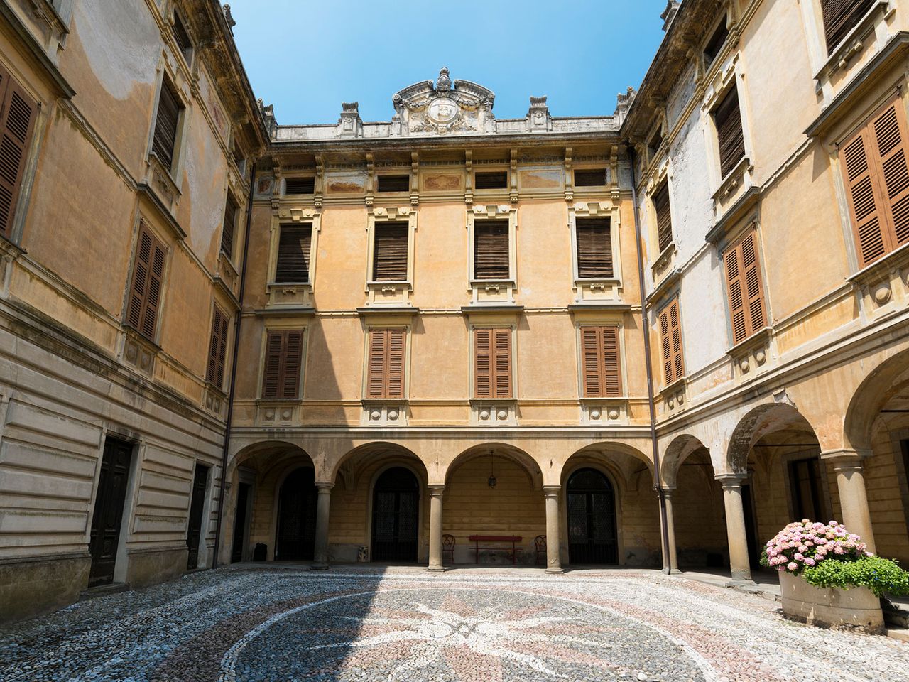 Innenhof vom Palazzo Martinoni in Riva di Solto