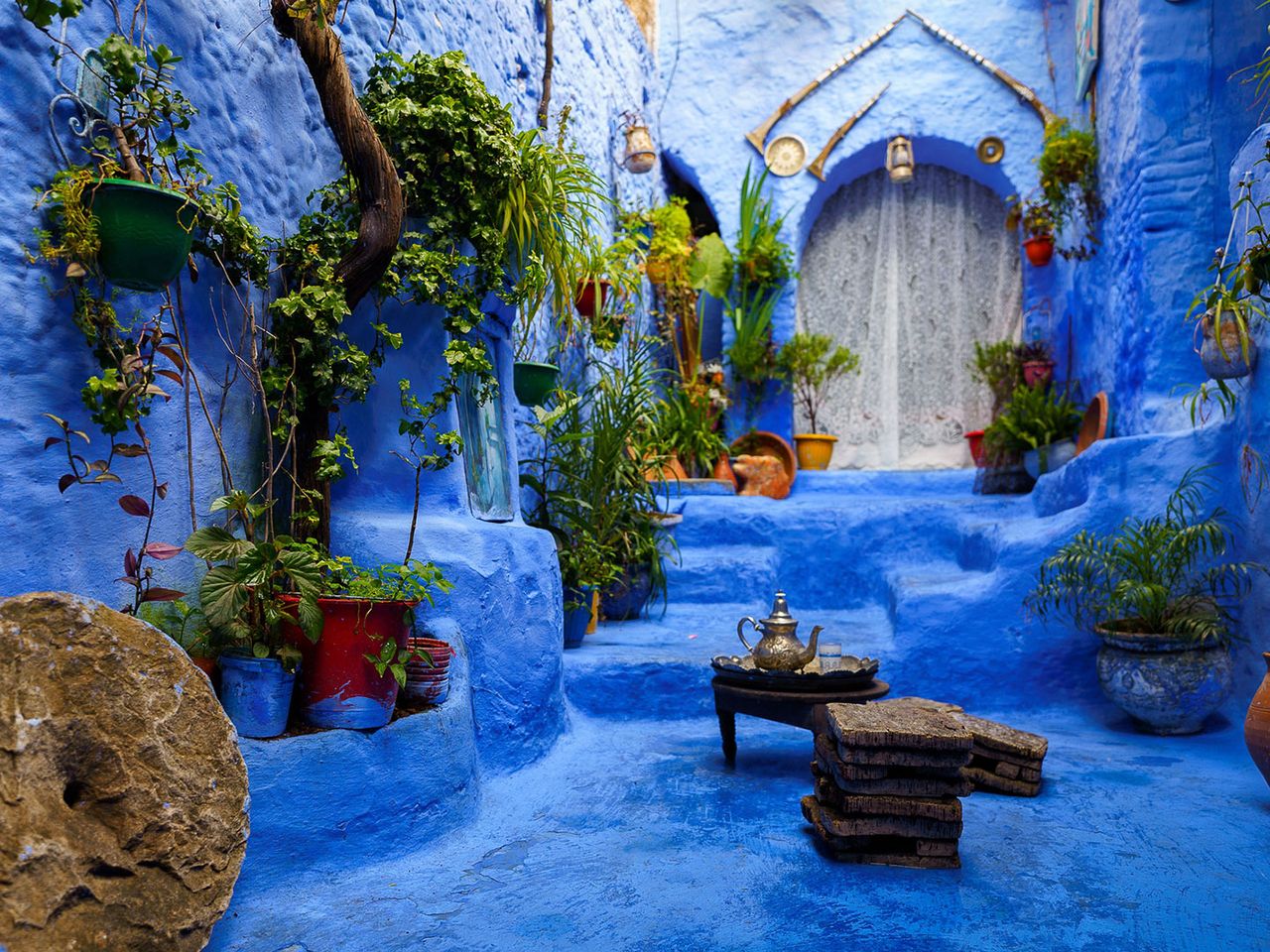 kleine Gasse in Chefchaouen, Marokko
