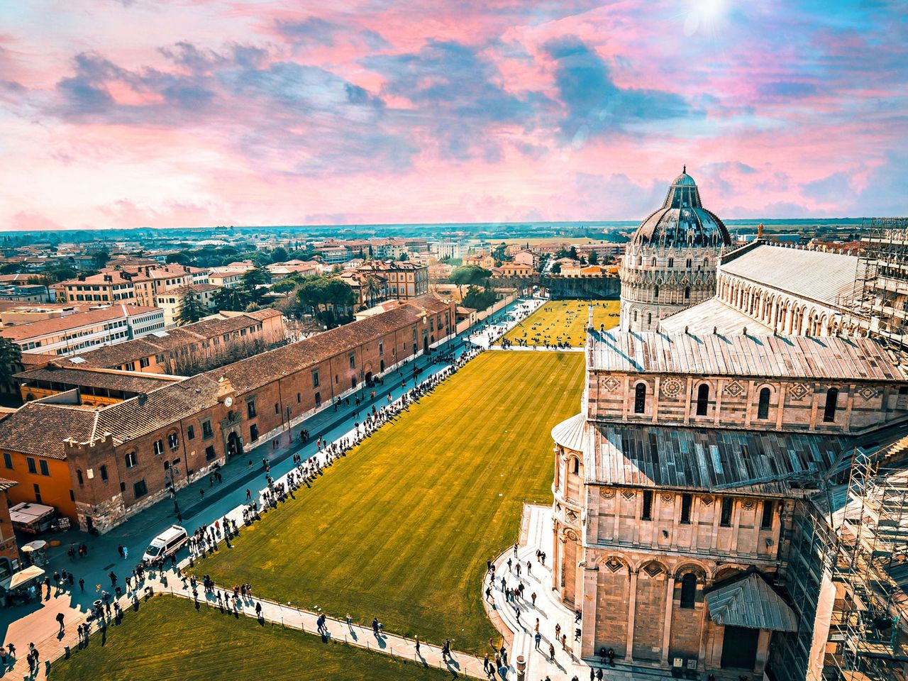 Blick von oben auf den Dom von Pisa