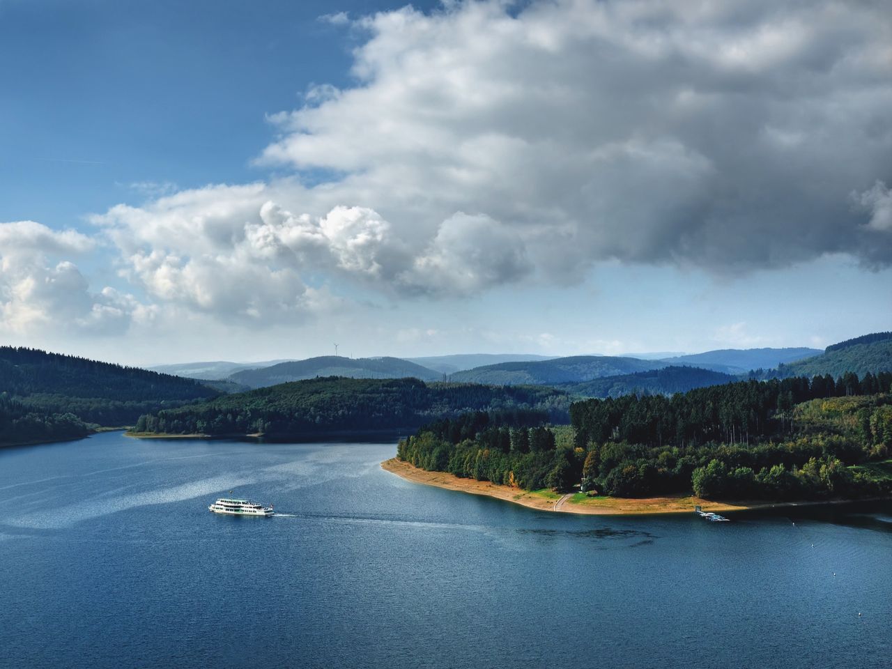 Blick auf den Biggesee mit Biggeseeflotte