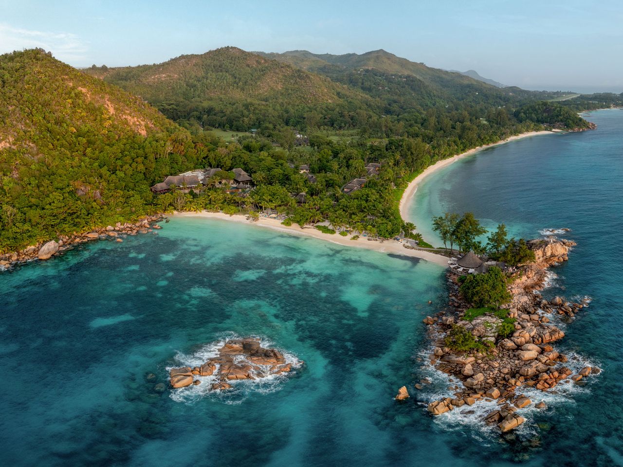 Anse Kerlan und Restaurant The Nest, Praslin (Seychellen)