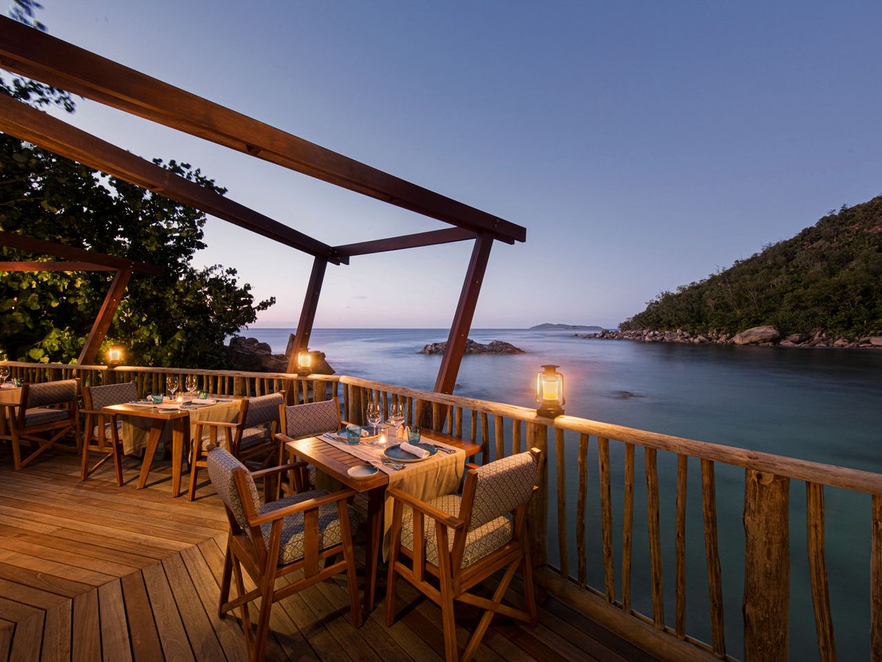 Blick vom Restaurant The Nest aufs Meer, am Abend