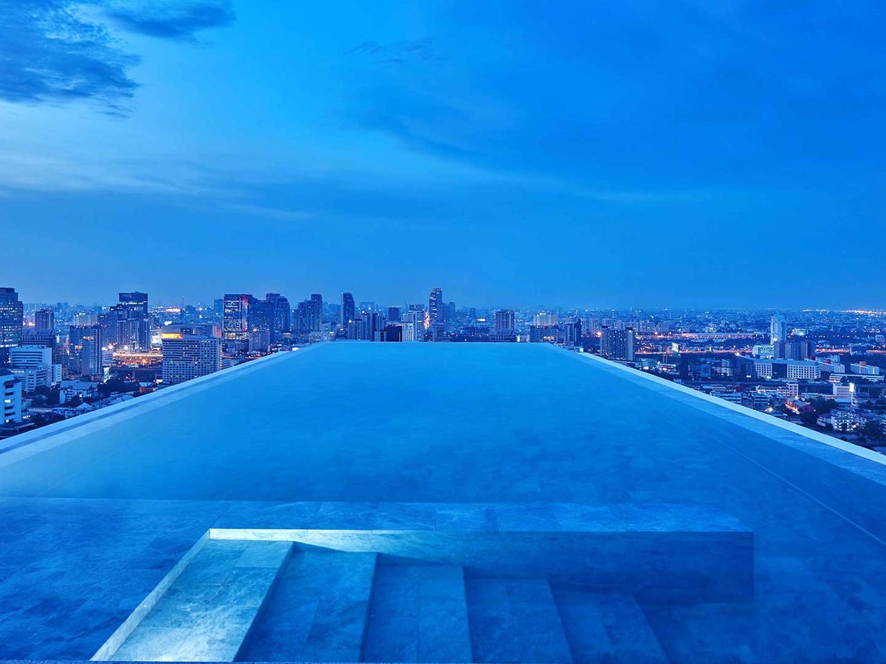Rooftop-Pool im Hotel 137 Pillars in Bangkok